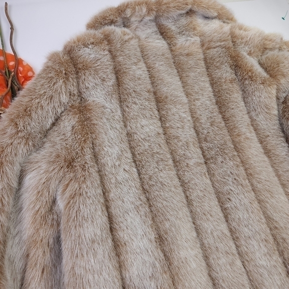 New Roaman's Soft Faux Fur Coat Sz M - Picture 4 of 14